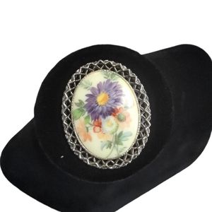 Vintage floral cameo‎